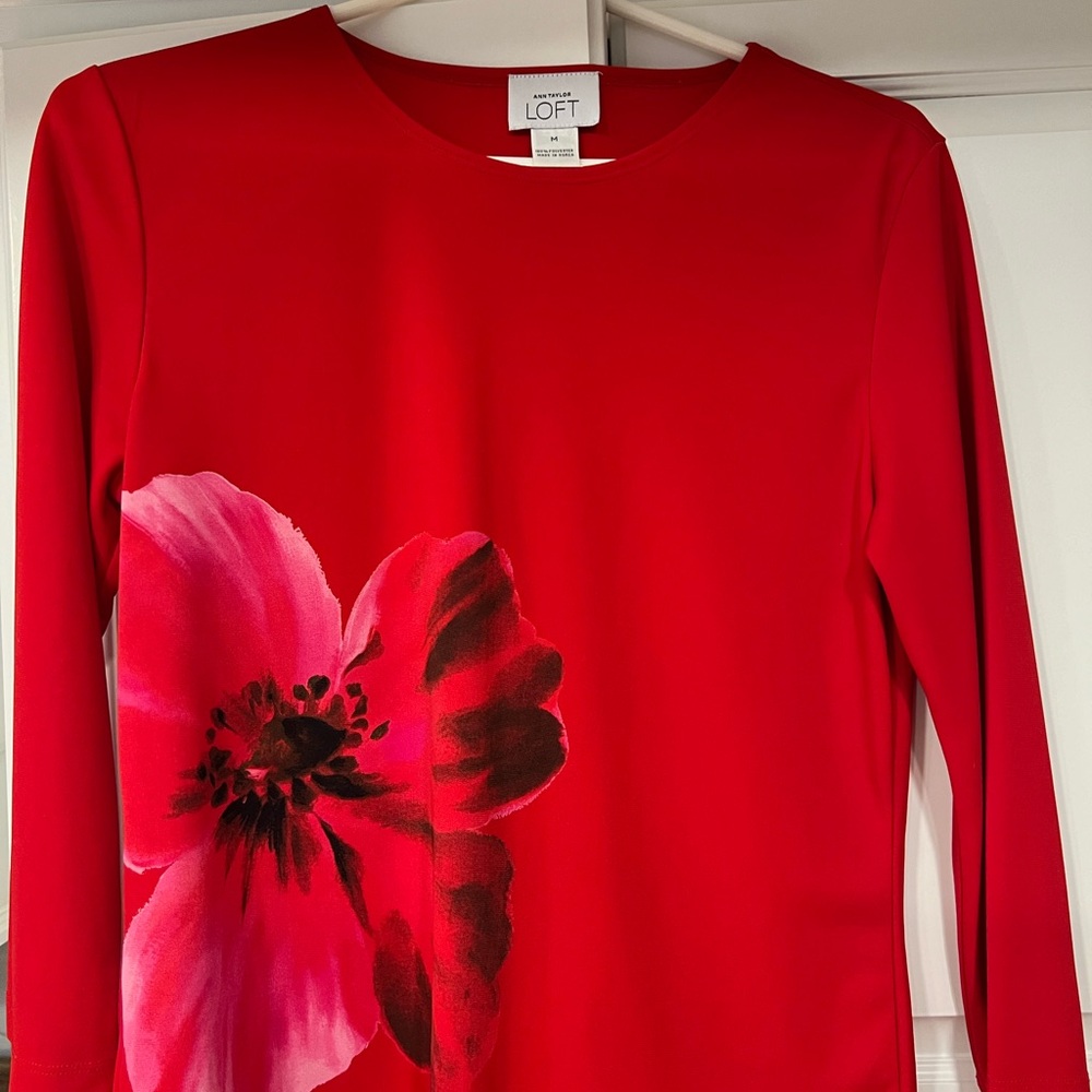 ANN TAYLOR red top Women's Med. Beautiful shape, worn once.